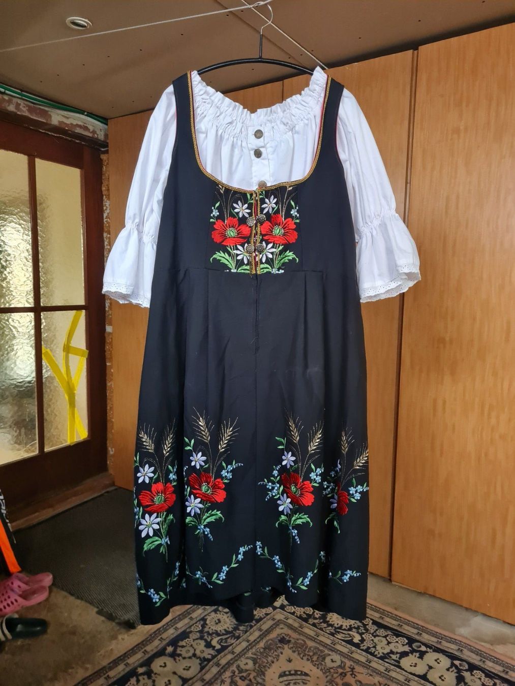Kleider: Dirndl Kleid, Grösse XL – Gebraucht aus Coeuve von Nelly2