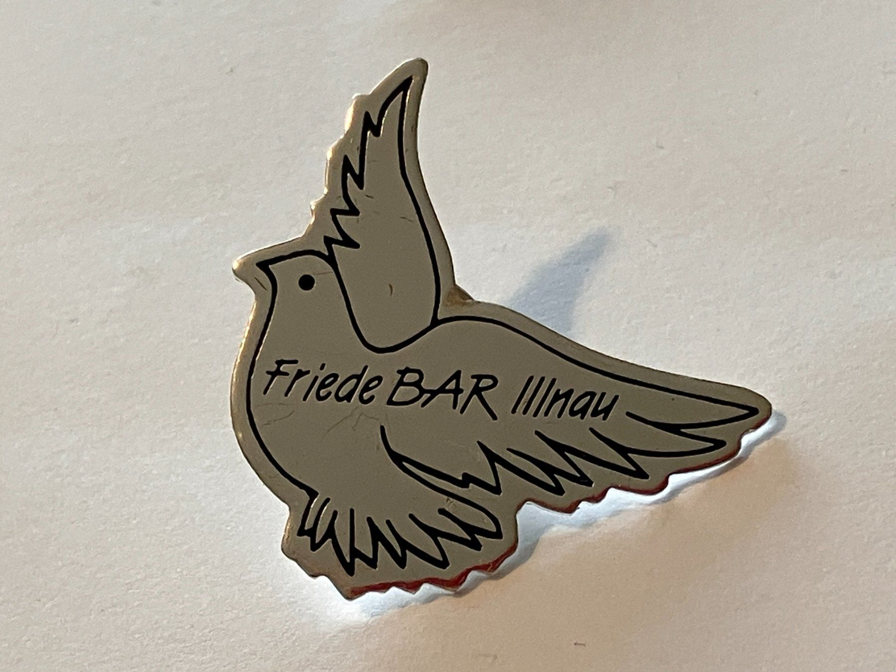Plaketten & Abzeichen: 1 Pin Friede Bar Illnau – Gebraucht aus Basel von djwwpp