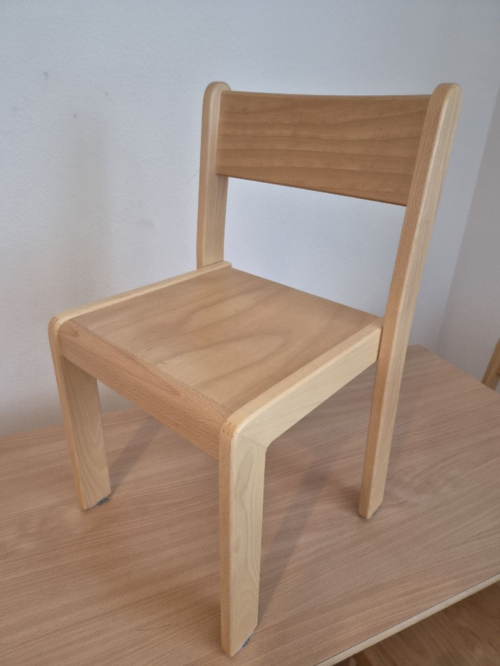Set de table et chaises: kibemo Kindergartentisch + 4 Stühle - TOP – D'occasion à Rüschlikon par Dave830 1