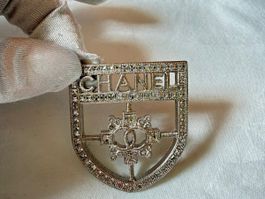 Chanel Brosche Wappen, Rarität