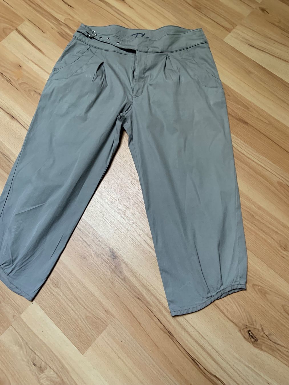 TBS Pantalons: Pantacourt – D'occasion à Ecublens VD par timily