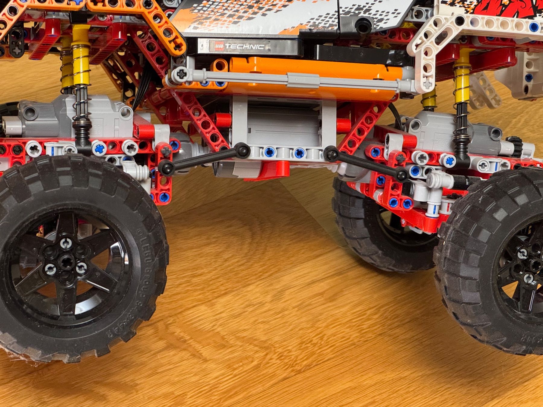Lego Kit di costruzioni: LEGO Technic 9398 – 4x4 Crawler – Usato da Sevelen venduto da JanosHanol 5