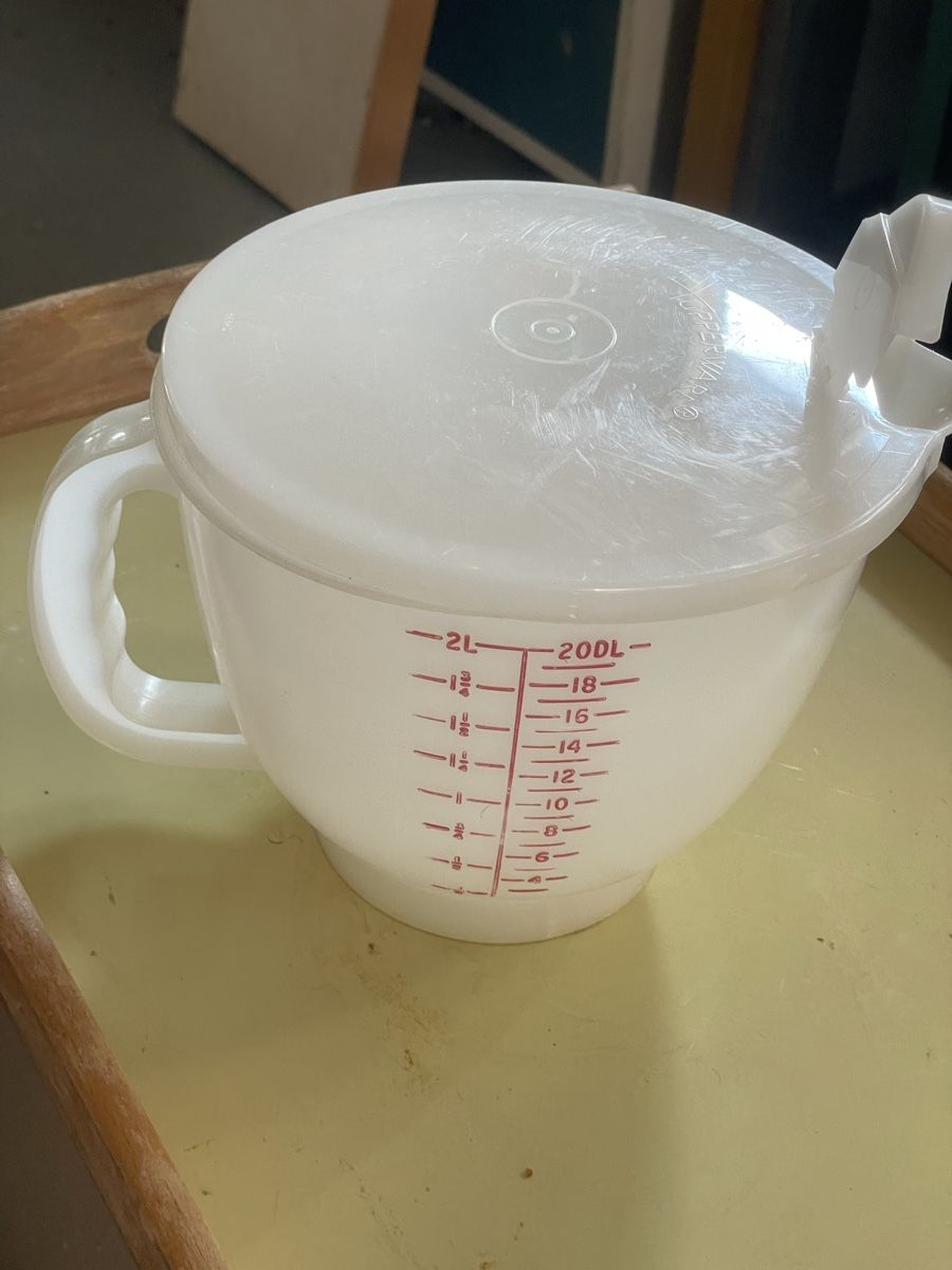 Elettrodomestici da cucina: Messbecher mit Deckel 2L gebraucht – Usato da Bellikon venduto da hofisan