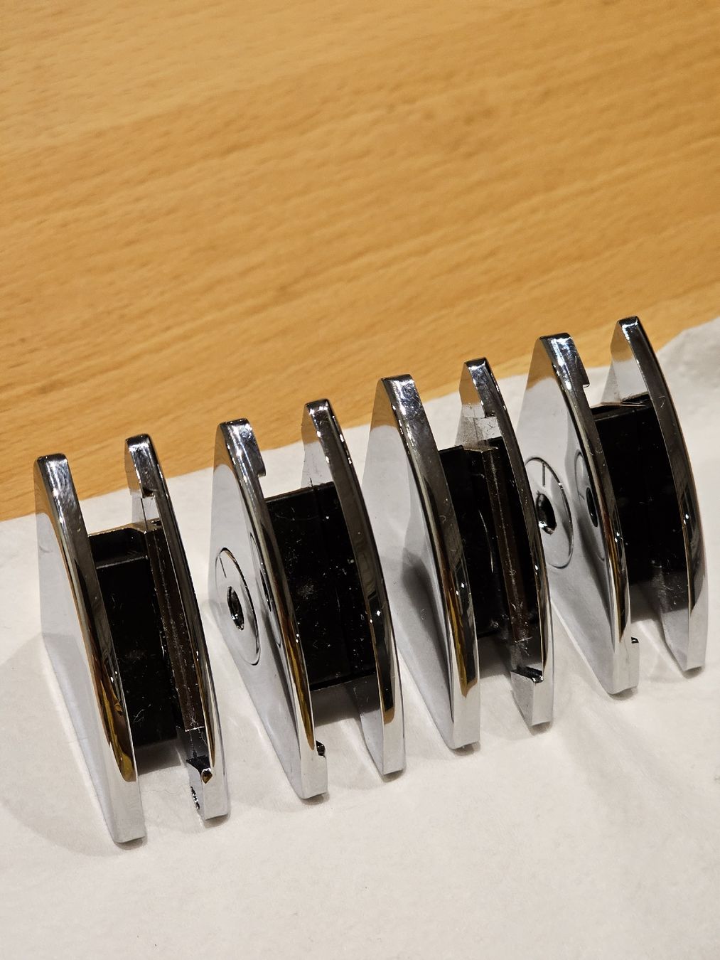 Altro per la casa: 4 St. orig USM Haller Glashalter Chrom Ecken – Nuovo (secondo la descrizione) da Chur venduto da Sihar