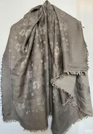 Qualitativer Winterschal mit Blumen von Furla