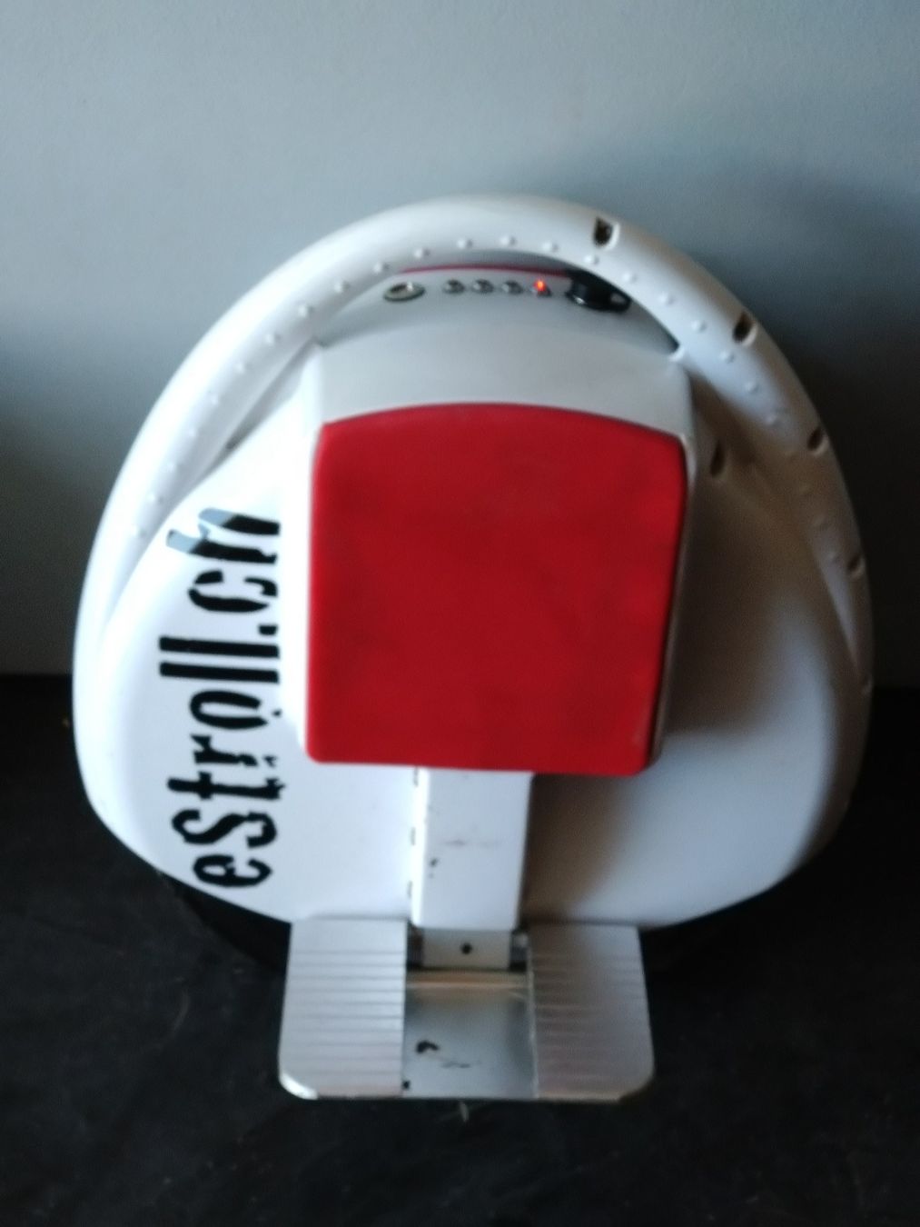 Kickboard: Trottinette électrique estroll.ch - Monoroue – Difettoso da Farvagny-le-Grand venduto da LaCaverne 2