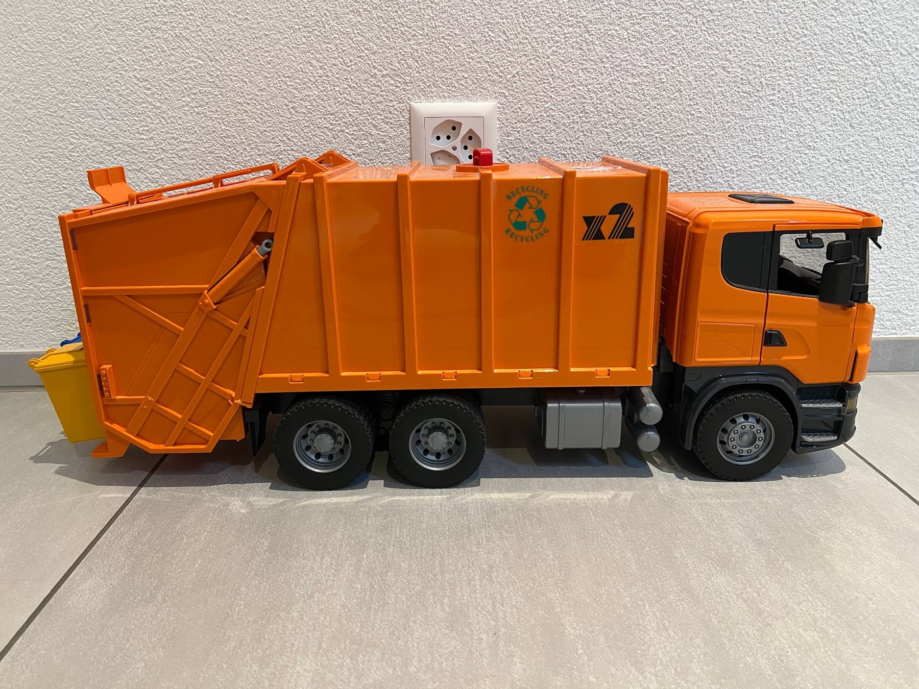 Bruder Giocattoli: BRUDER Scania Müllabfuhr – Usato da Othmarsingen venduto da svetze