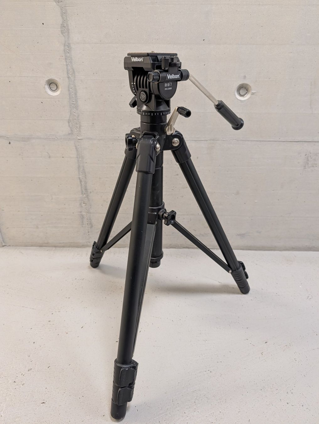 Videocamere: Velbon DV-7000 Videostativ mit Fluidkopf – Usato da Winterthur venduto da chbitzi