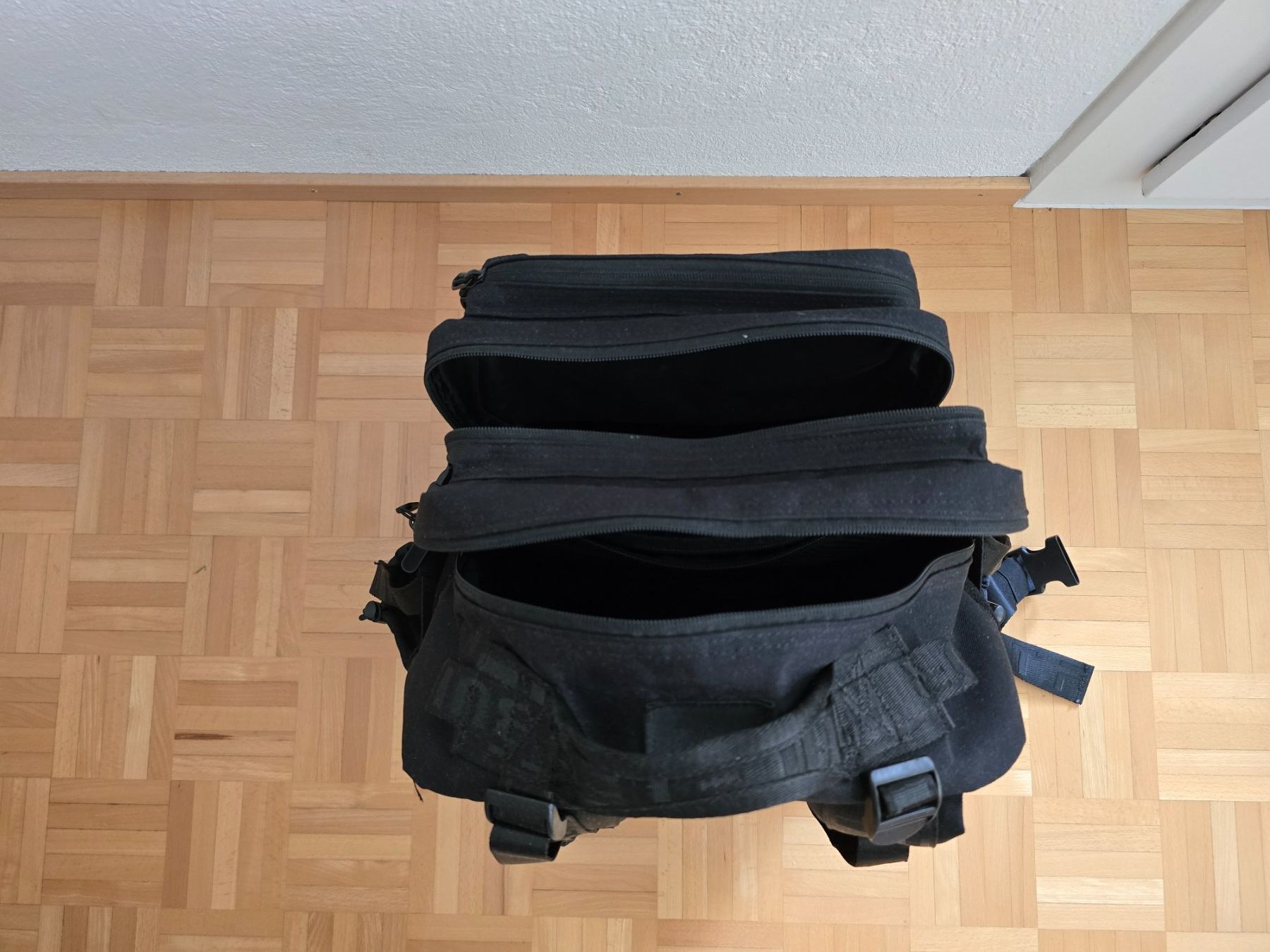 Zaini: Built for Athletes - Spartanischer grosser Rucksack – Usato da Zug venduto da fil_79y6 3