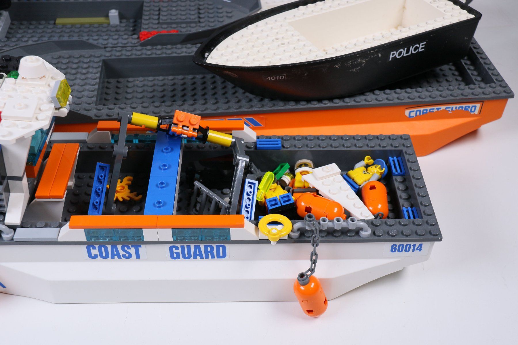 Lego Kit di costruzioni: Diverse Schiffsrümpfe und einige Teile dazu – Usato da Hettlingen venduto da Scholi99 1