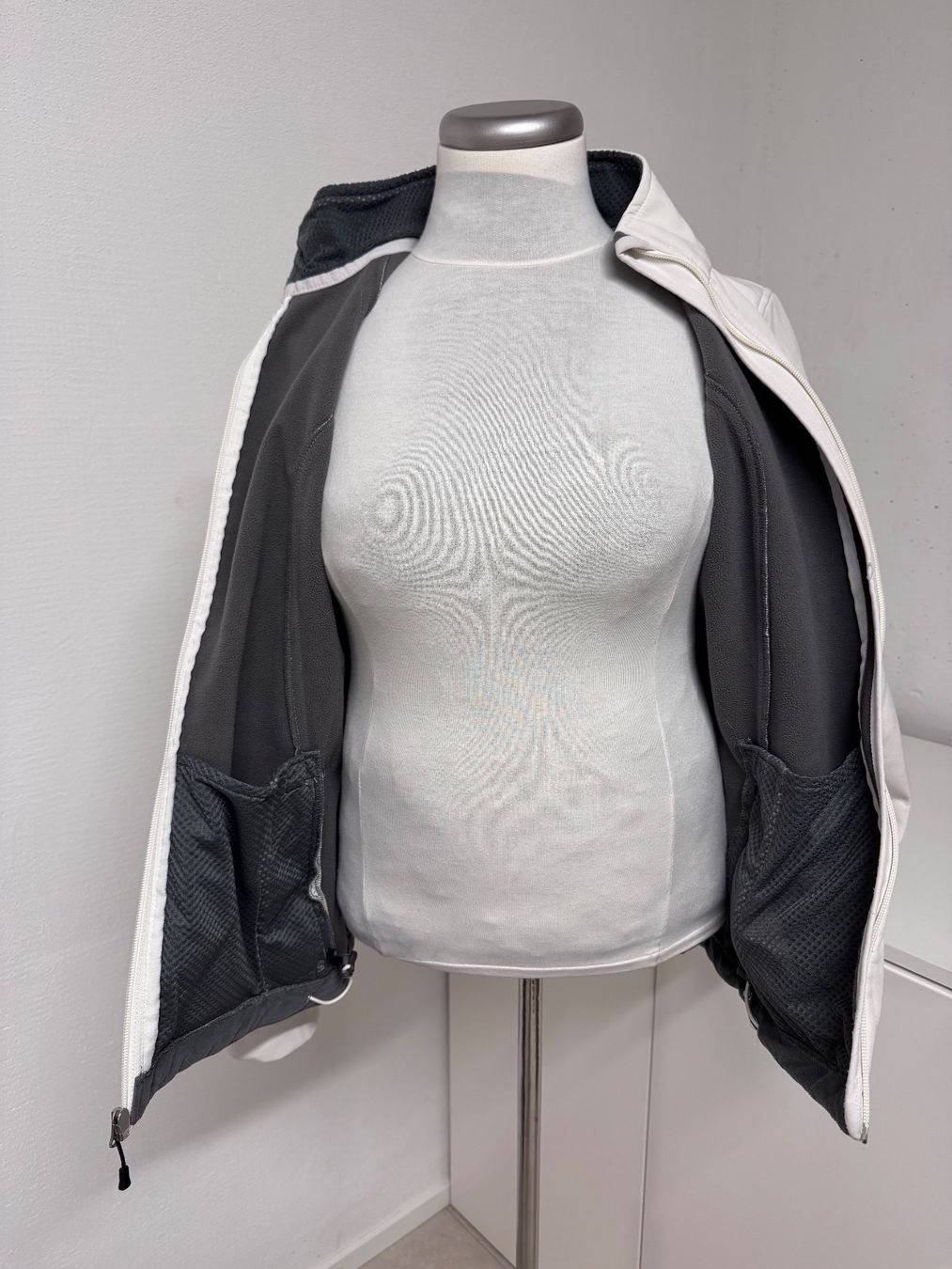 Jacken: Landsend Outdoorjacke mit Fleecefutter Grösse M – Gebraucht aus Zürich von van_5xbk 1