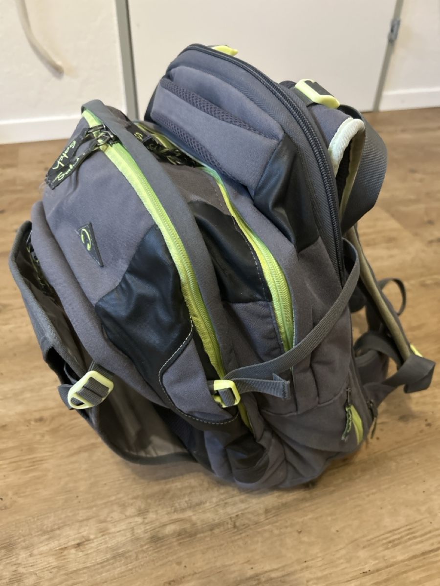 Satch Borse & Zaini: Schulrucksack von Satch, grau/grün – Usato da Binningen venduto da duplo-fish 2