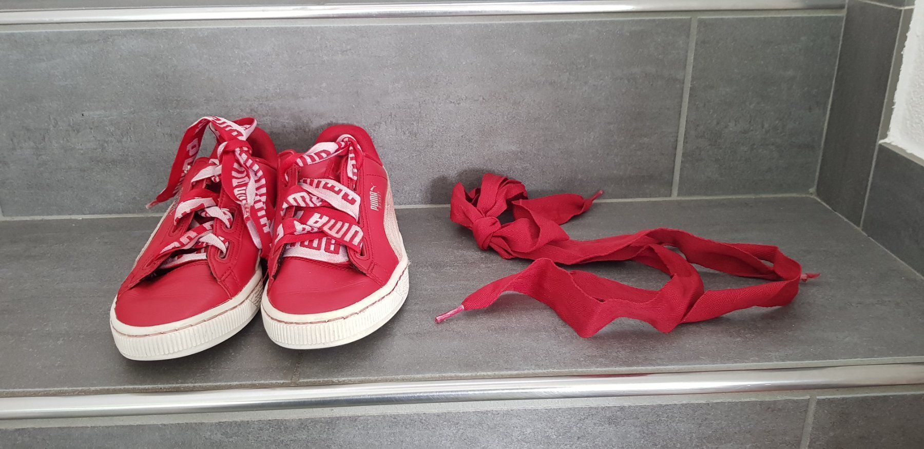 Puma Scarpe per ragazze: PUMA Turnschuhe rot gr. 35,5 – Usato da Mezzovico venduto da maemy 2