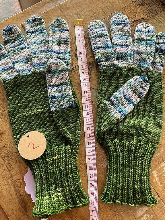 Guanti & manicotti: Fingerhandschuhe handgestrickt Merino  – Nuovo e nell'imballaggio originale da Liestal venduto da Strigg-Grossmami 1