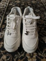 Trendige weisse Sneakers Grösse 39, neuwertig ZARA