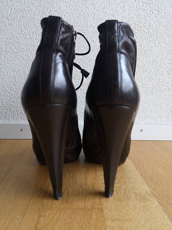 Prada Scarpe da donna: PRADA Highheels Boots / Stiefeletten / Leder /Gr. 40 – Usato da Otelfingen venduto da len_x8cg 2