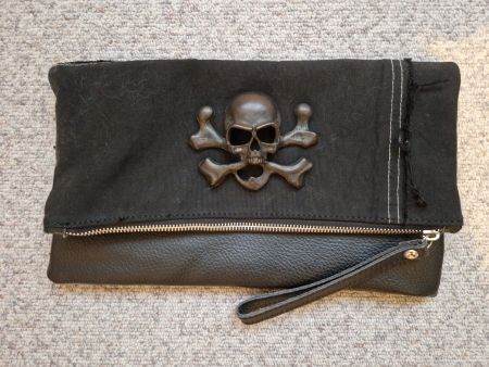 coole Tasche mit Skull/Totenkopf für den Ausgang