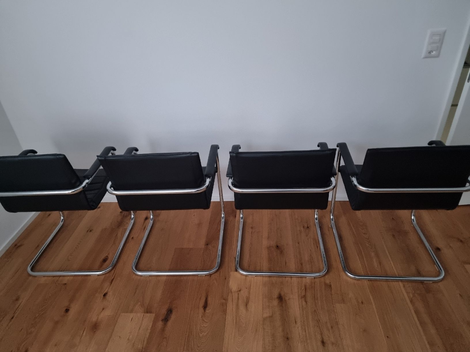 Chaises: 4 Freischwinger Stühle Leder – D'occasion à Gunten par asa017 4
