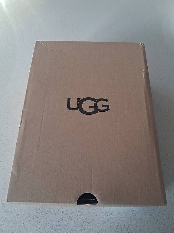 Scarpe da donna: UGG nuove basse in pelle nera  – Usato da Balerna venduto da vero_bv3 4