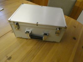 Alu-Münzenkoffer 35  x 25 x 17, leer, mit 11 Einlage wie neu