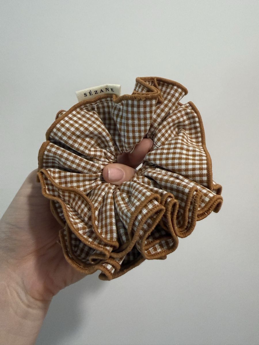 Sezane Accessori per capelli: Neuer Scrunchie von Sézane  – Nuovo e nell'imballaggio originale da Luzern venduto da Itsclaire