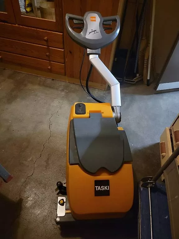 Tutte le macchine: autolaveuse TASKI swingo 350B – Usato da Lausanne venduto da andre0001 2