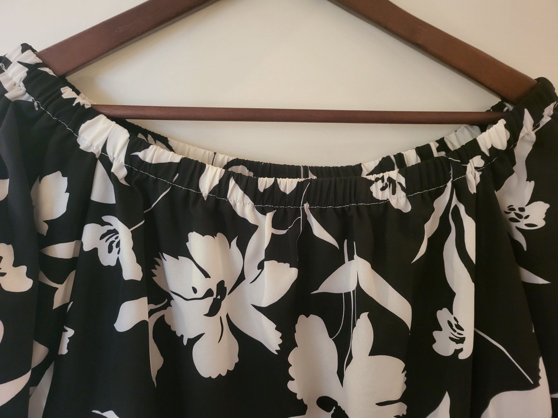 Camicette: Schöne Carmen Bluse schwarz/weiss – Usato da Basel venduto da sci_67ms 1