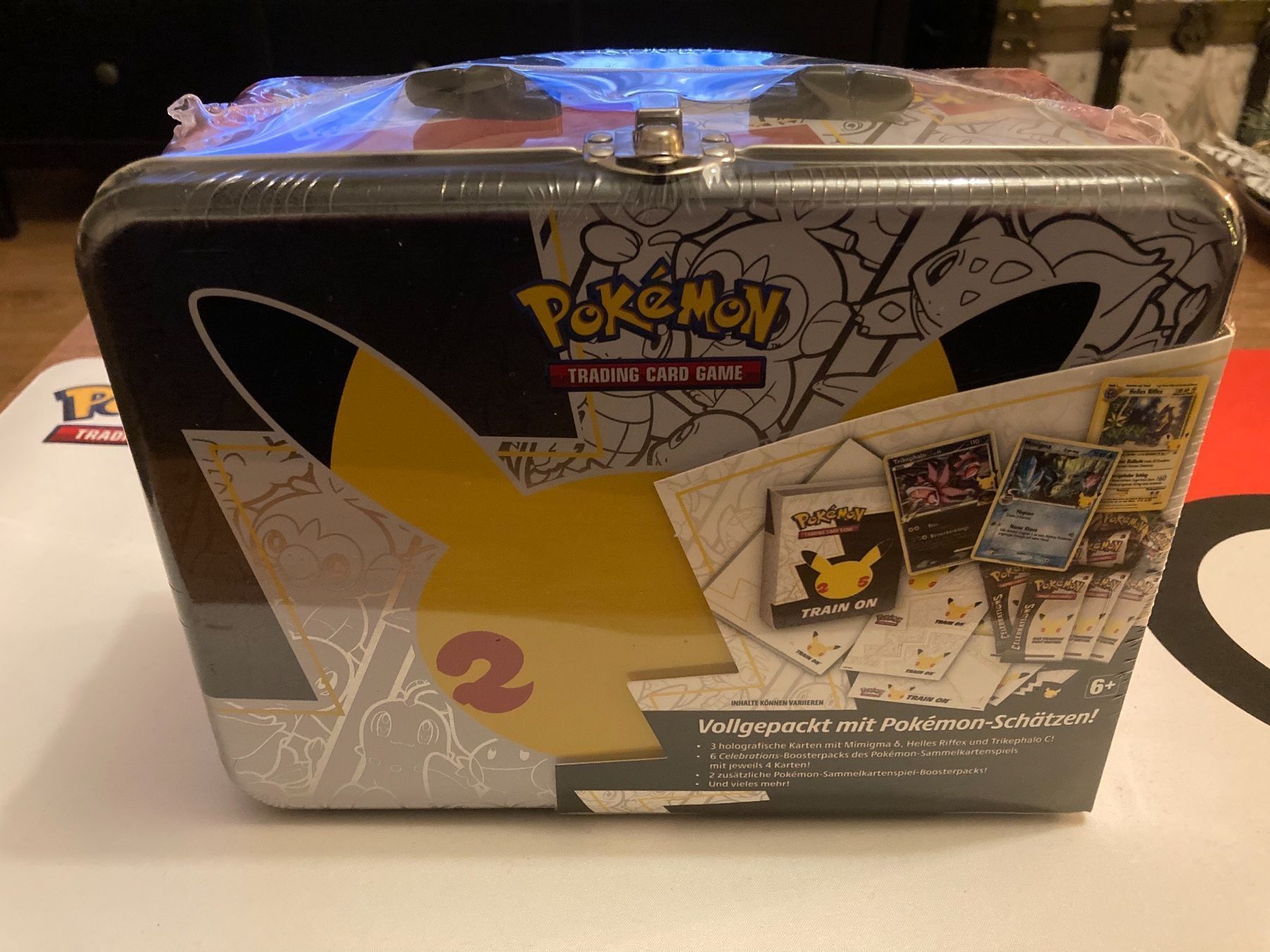 Pokémon Carte collezionabili: Pokemon Celebrations Sammelkoffer DE – Usato da Küssnacht am Rigi venduto da Ebikoner 1