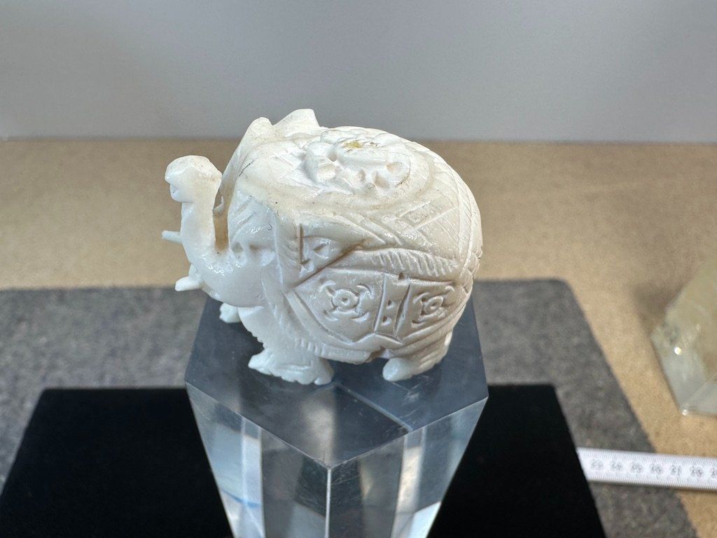 Statuette: kleiner Elefant asien Geschnitzt Knochen – Usato da arlesheim venduto da Art.en1 1
