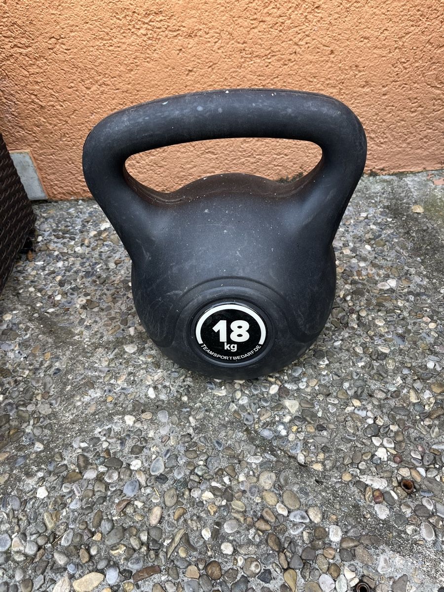 Poids & Haltères: Kettlebell 18 kg – D'occasion à Ascona par MuhadDib