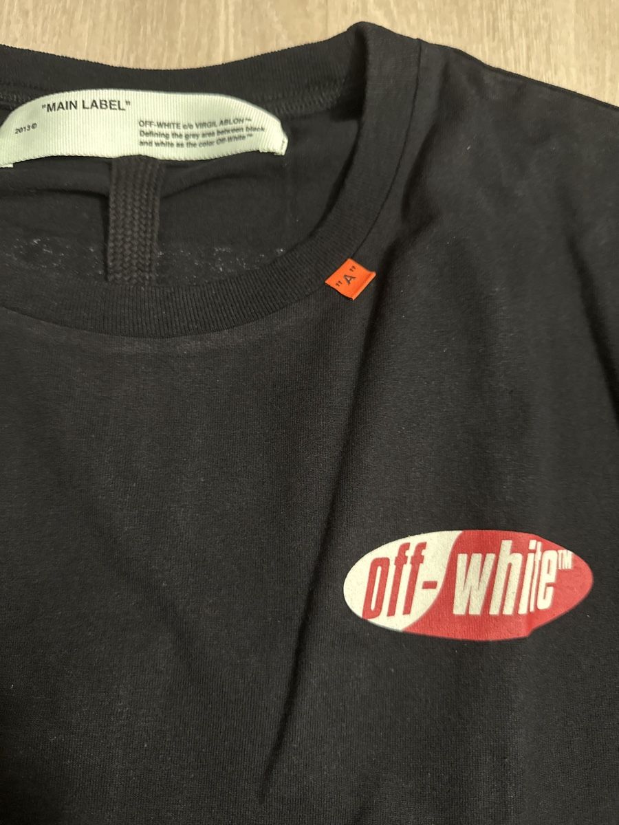 Off-White T-shirt: Off White T-Shirt – Nuovo e nell'imballaggio originale da Trimmis venduto da Subburbia 1