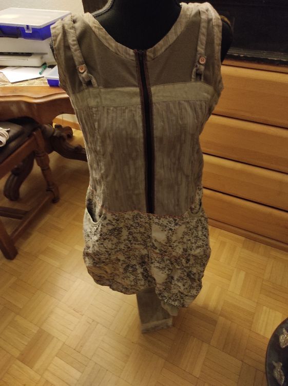 Robes: Jolie robe d'été originale, taille l, parfait état – D'occasion à La Chaux-de-Fonds par atipik