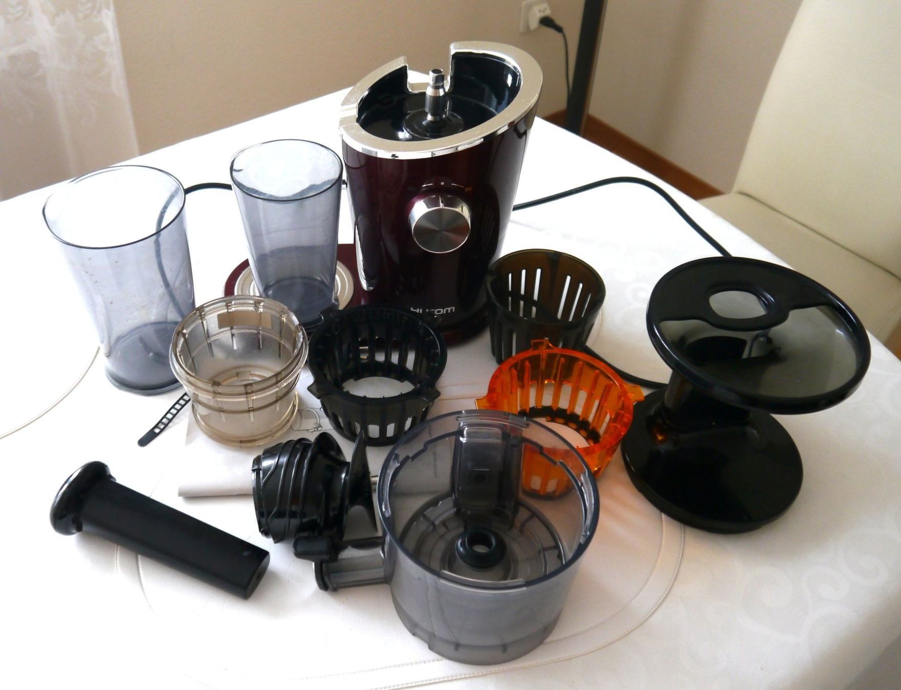 Hurom Küchengeräte: HuromSlow Juicer H100 – Gebraucht aus Porrentruy von Danreisende 1