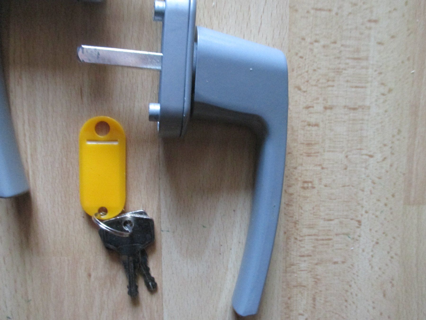Schlösser: Fenstergriffe Abschliessbar mit Schlüsseln – Neu (gemäss Beschreibung) aus Breitenbach von anti11 1