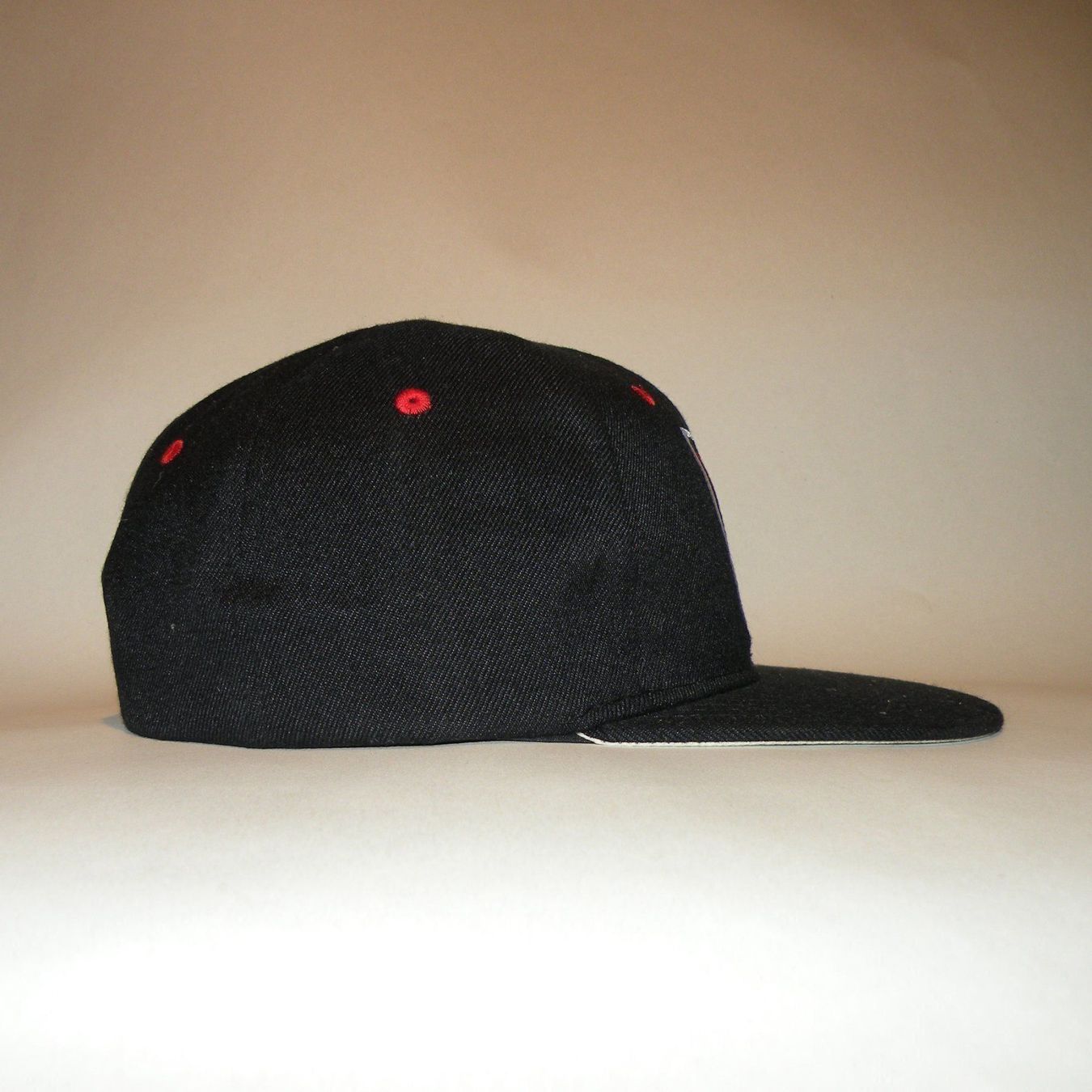 Copricapi, berretti & cappellini: Snapback von We Are V – Nuovo e nell'imballaggio originale da Schüpfheim venduto da WeAreV 1