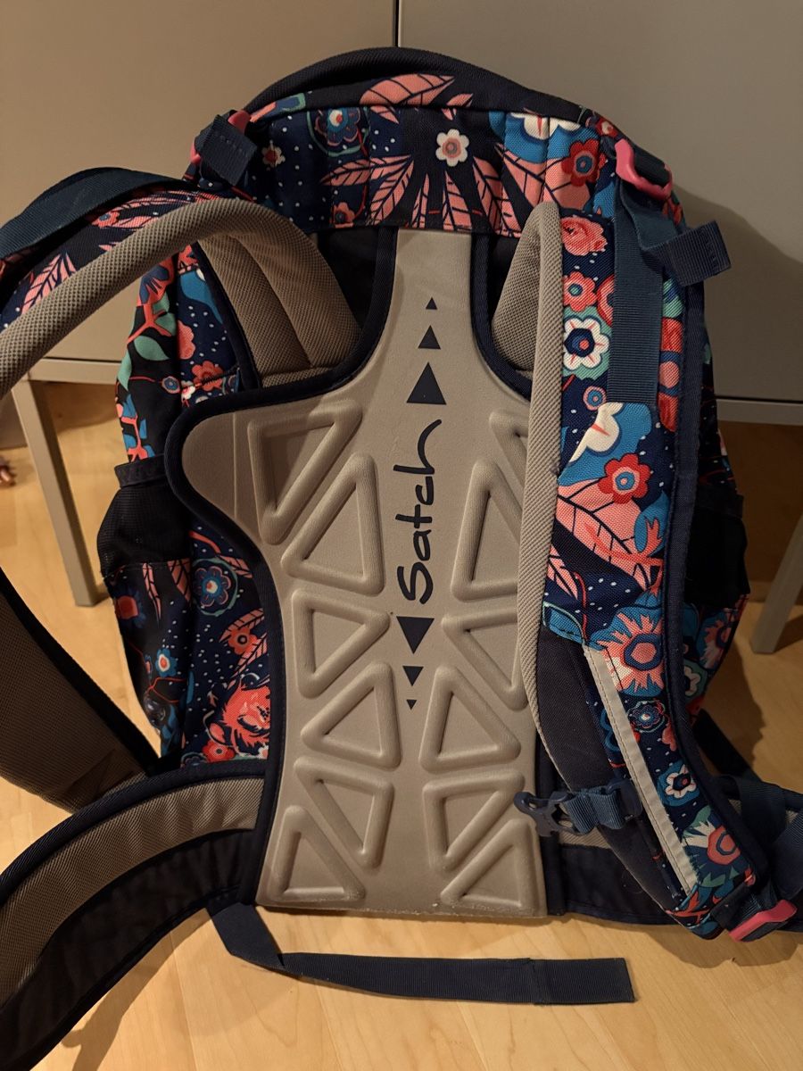 Satch Kindertaschen: Schulrucksack Satch Blumenmuster blau rosa  – Gebraucht aus Pfäffikon ZH von lad_k9kr 3