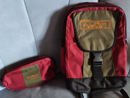 Sac à dos Garfield + une trousse + un sac