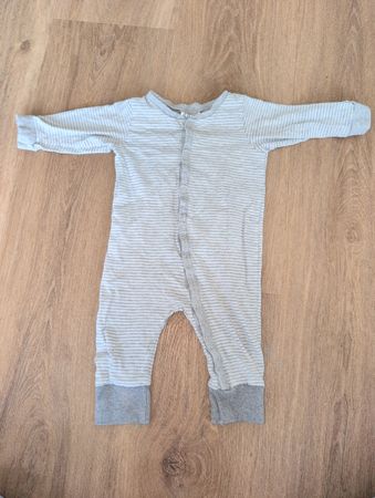 H&M Baby Schlafanzug Gr. 68, grau gestreift