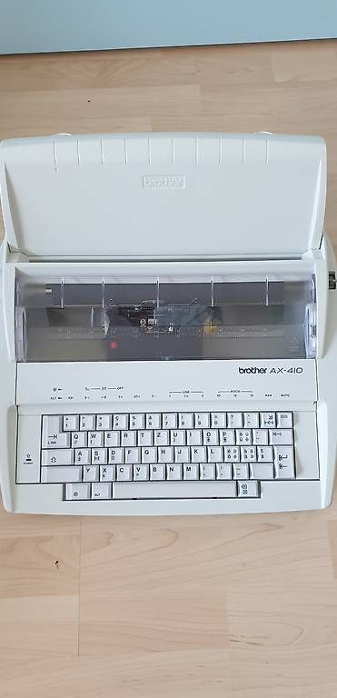 Brother Macchine da scrivere: Machine à écrire Brother  AX-410 – Usato da Moutier venduto da hugo2630