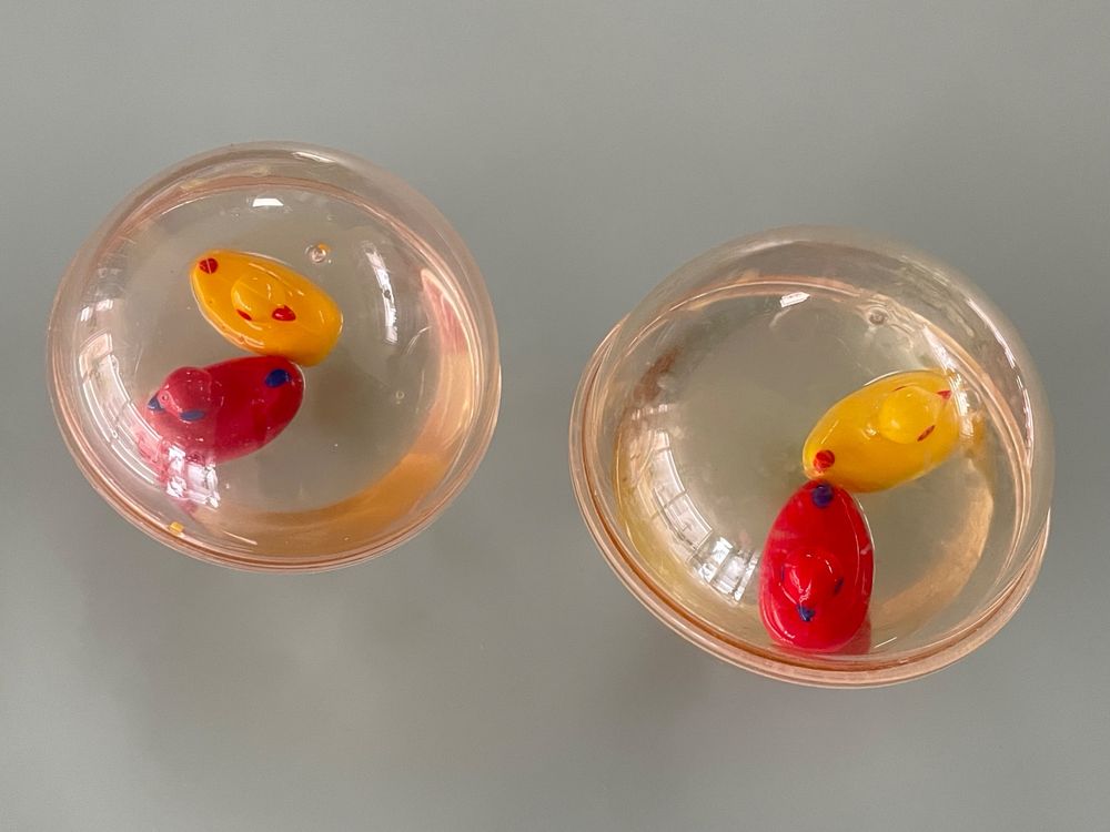 2x Enten Wasser Kugel Ball mit 2 Entchen Baby Spielzeug 70er | Kaufen ...