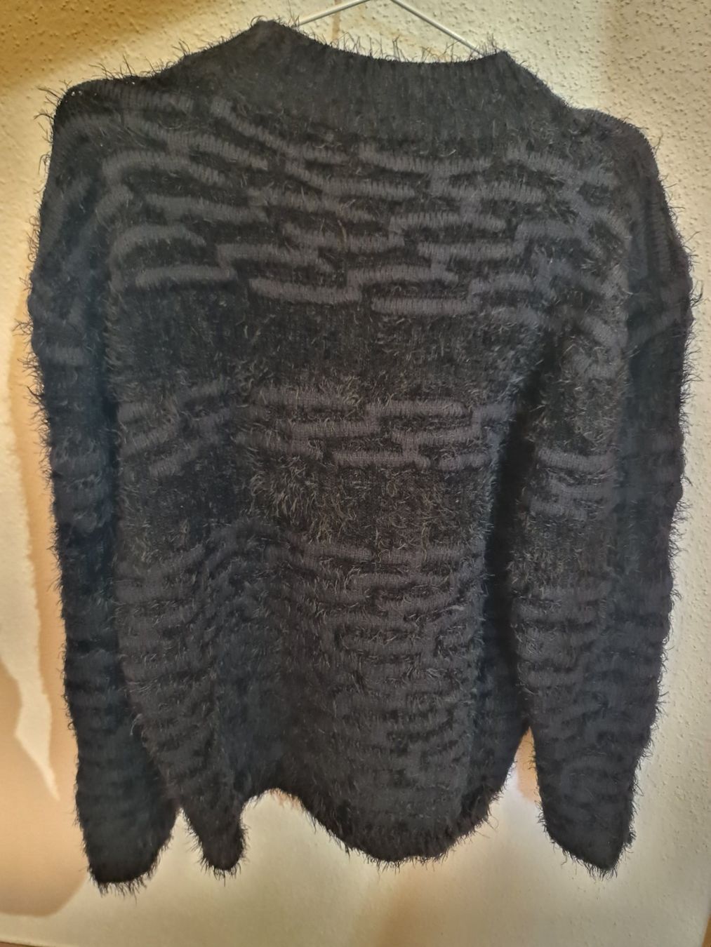 Maglioni & Felpe: Flauschiger Pullover schwarz mit Struktur gebraucht – Usato da Würenlos venduto da mbe_6c7v 1