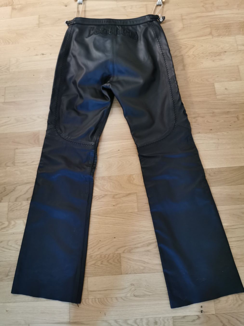 Pantaloni: Motorrad Damen Lederhose – Usato da Pfäffikon SZ venduto da Maijecka 4