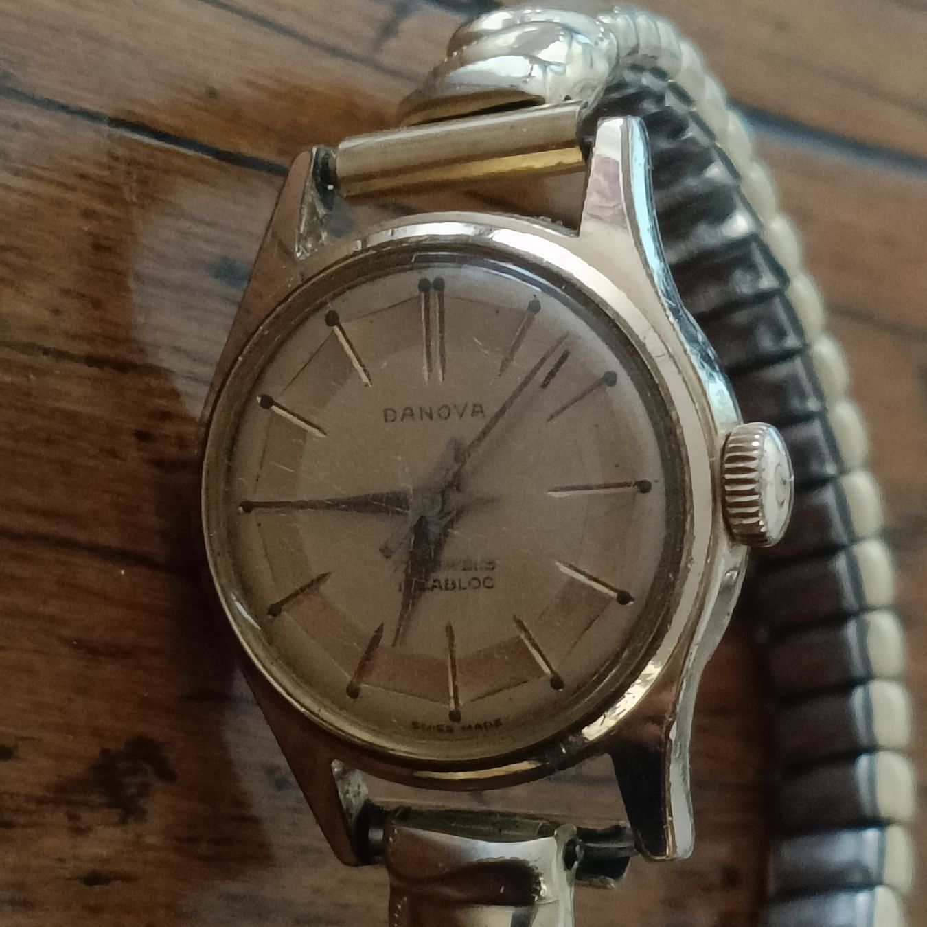 Orologi: Danova Handaufzug Uhr – Usato da Giubiasco venduto da giubi01 1