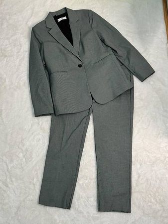 Mango Blazer- und Hosen-Set in gutem Zustand