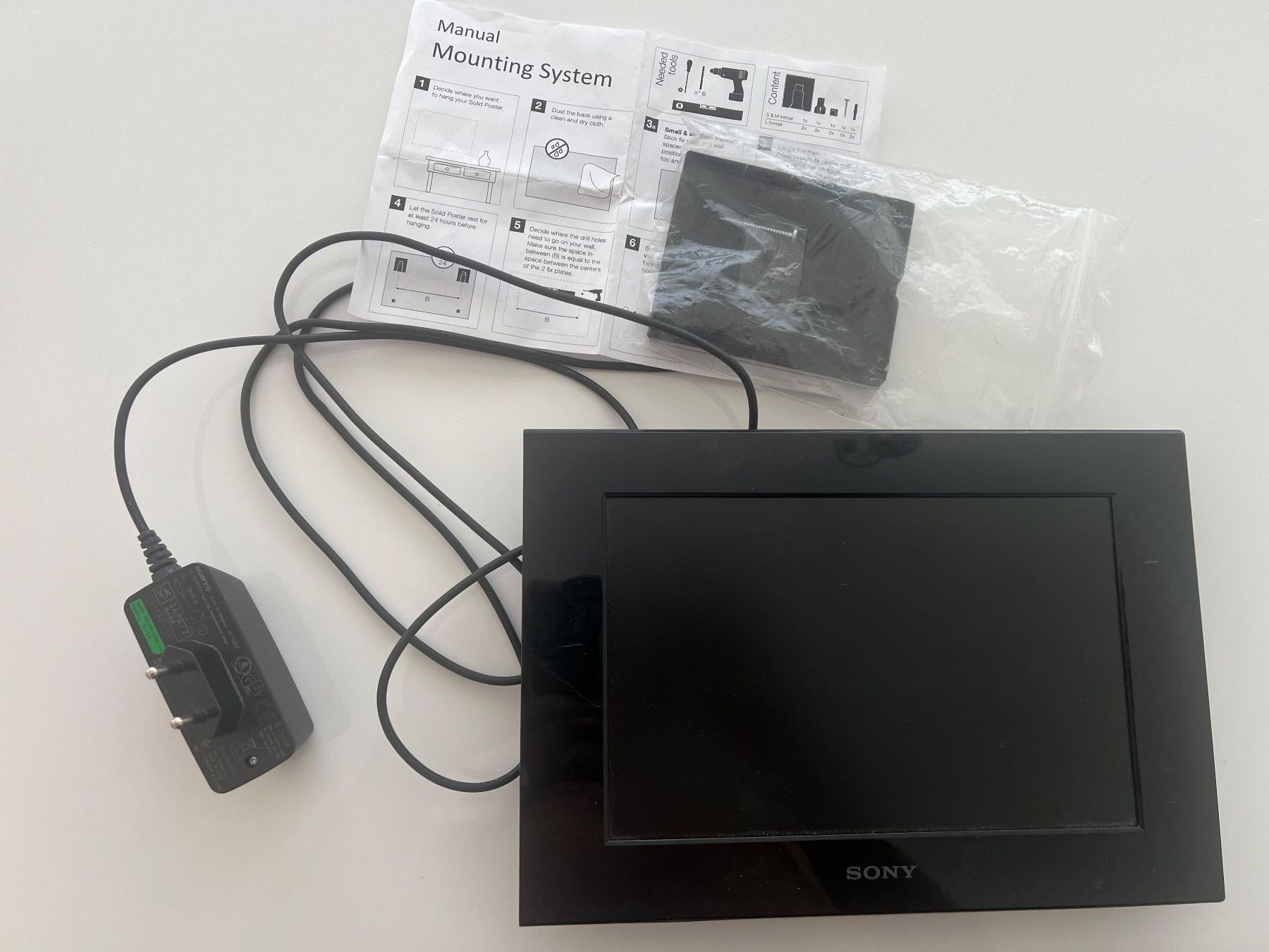 Cornici: Sony Digitaler Bilderrahmen DPF-C1000 – Usato da Binningen venduto da pymer