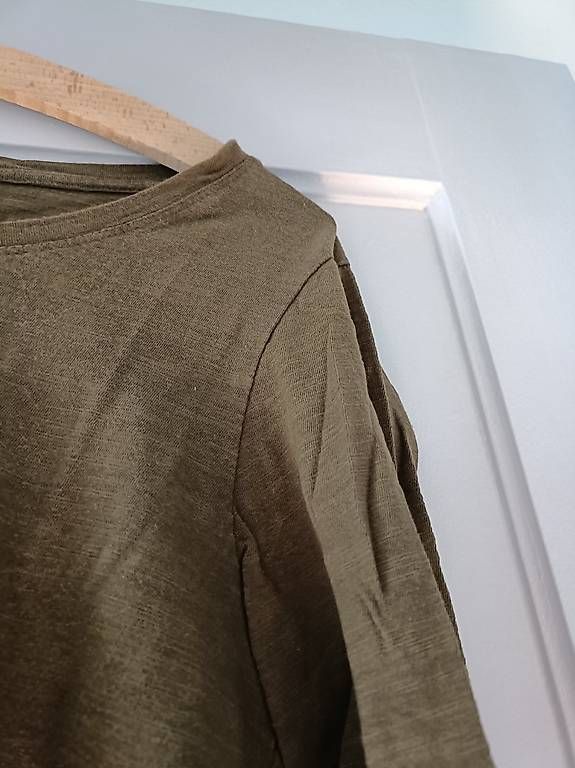 T-shirts: Langarmshirt Olive Gr. 36/38 – D'occasion à Sissach par jgt_6k76 2