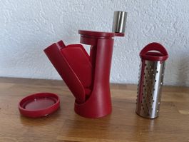 Mühle rot für Käse, Nüsse etc. neuwertig