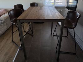 Bartisch mit 4 Barhockern von Micasa