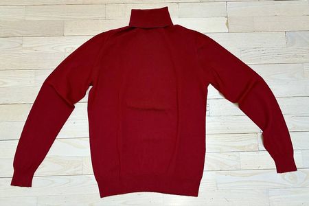 Uniqlo Rollkragen rot sehr weich Grösse M