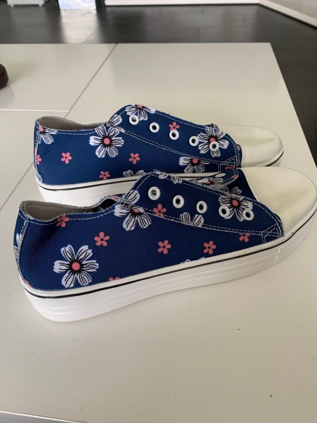 Scarpe da donna: Sommer Sneaker – Nuovo (secondo la descrizione) da Sirnach venduto da Famisa